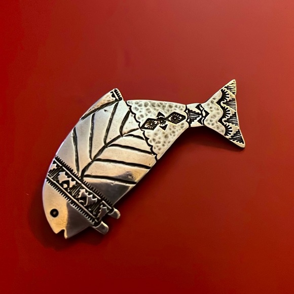 SS Native American style fish pin - Picture 5 of 5